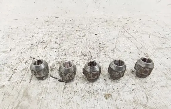 Mazda 3 III Nuts/bolts 