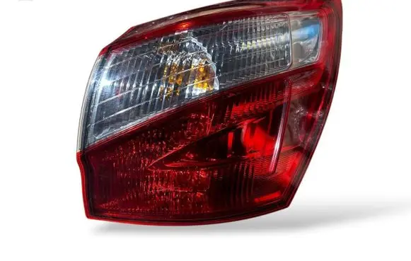 Nissan Qashqai Rear/tail lights L90033248