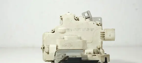 Audi A4 S4 B7 8E 8H Front door lock 8E1837016AA