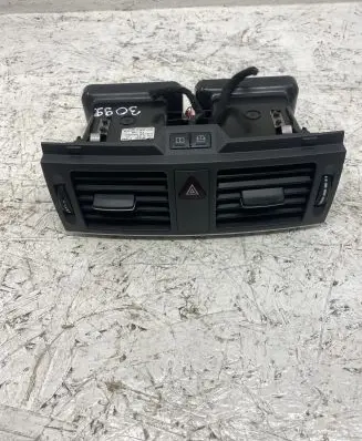 Mercedes-Benz C W204 Dash center air vent grill A2048307454