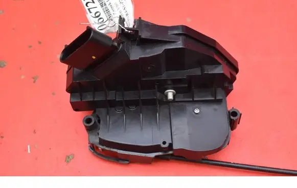 Volvo V60 Front door lock 31301738