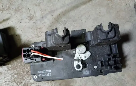 Opel Vivaro Sliding door lock 8200020185 91166232