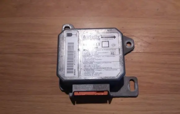Renault Megane I Airbag control unit/module 7700423184A 550347400