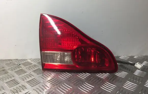 Toyota Avensis Verso Tailgate rear/tail lights
