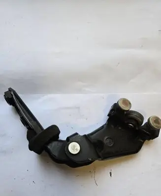 Volkswagen Caddy Sliding door middle roller runner 2K0843335A