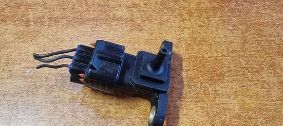 Toyota RAV 4 (XA30) Exhaust gas pressure sensor 11210845