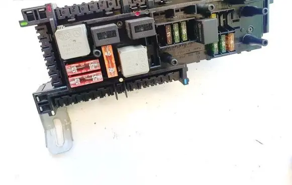 Mercedes-Benz A W168 Fuse box set A1682981670660 0-1670658-1a
