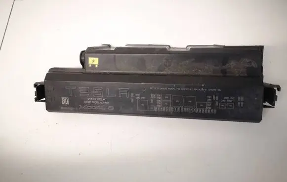 Tesla Model S Fuse box cover 111905900A