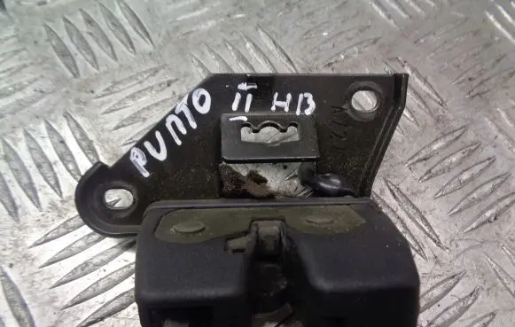 Fiat Punto (188) Tailgate/trunk/boot lock/catch/latch