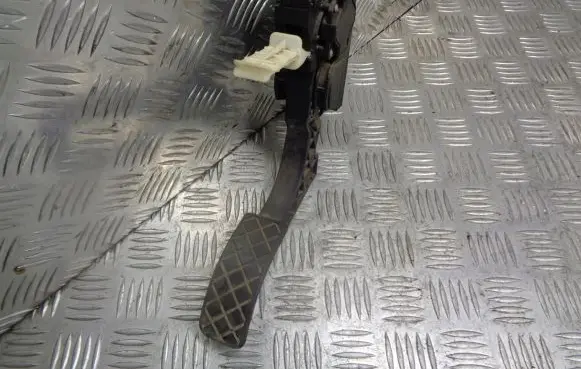 Volkswagen Golf IV Accelerator throttle pedal 1J1721503K