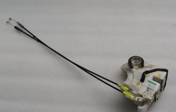 Suzuki Vitara (LY) Rear door lock 8230154P02