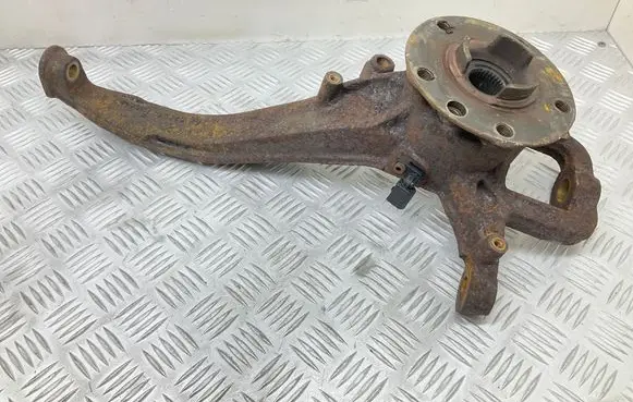 Volkswagen Touareg II Front wheel hub 7P6407246A WHT005651