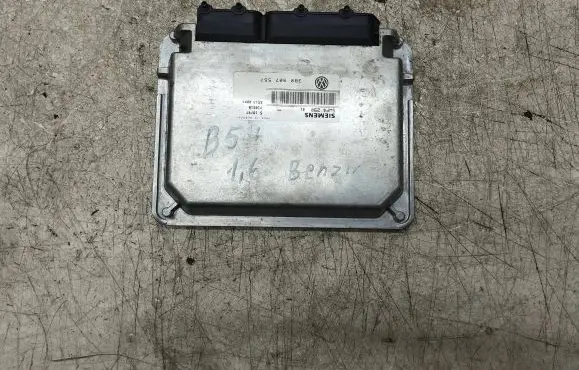 Volkswagen PASSAT B5 Engine control unit/module 3B0907557 710518 5WP429001