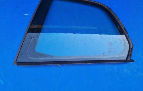 Alfa Romeo Brera Rear side window 60694707