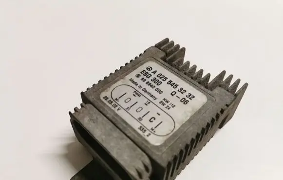 Mercedes-Benz A W168 Coolant fan relay A0255453232