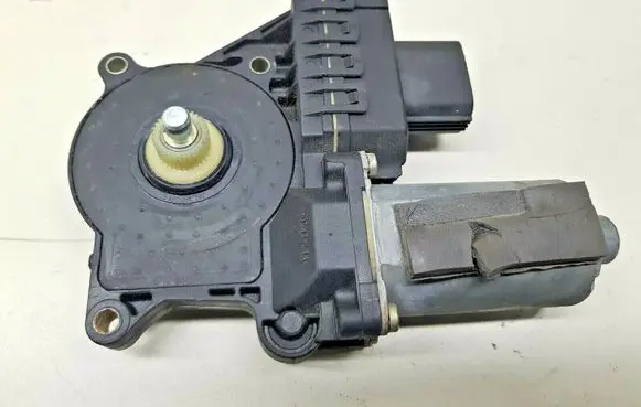 Ford Mondeo MK II Rear door window regulator motor 0130821772 nr4665