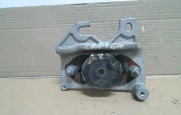Renault Captur Engine mount vacuum valve 