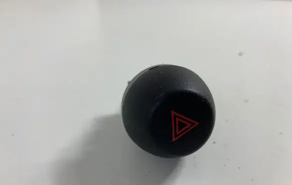 Toyota RAV 4 (XA30) Hazard light switch
