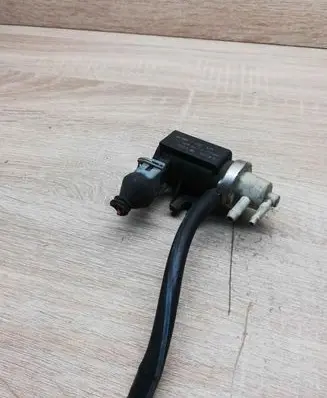 Audi A6 S6 C5 4B Turbo solenoid valve 8D0906627B 68201