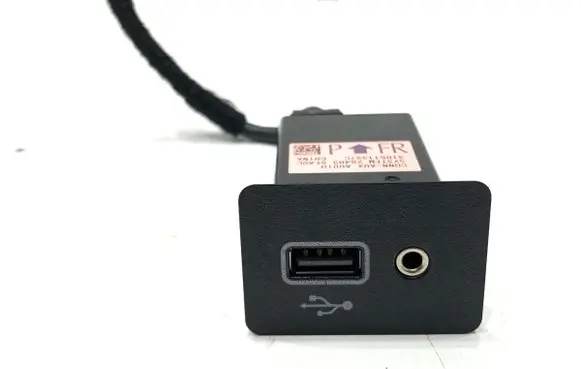 Nissan Juke II F16 USB socket connector 284H35FA0C