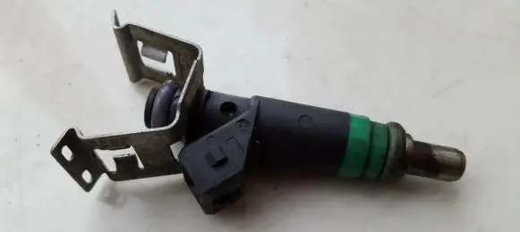 Ford Focus Fuel injector 98MFBC9F593 98MF-BC9F593