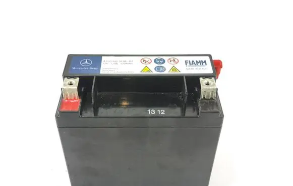 Mercedes-Benz C W204 Car battery A0009827008
