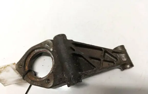 Opel Astra J Engine mounting bracket 