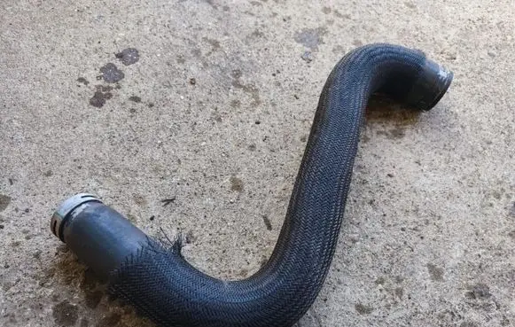 Chrysler 300 - 300C Engine coolant pipe/hose