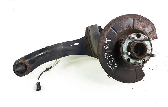 Rear wheel hub spindle/knuckle