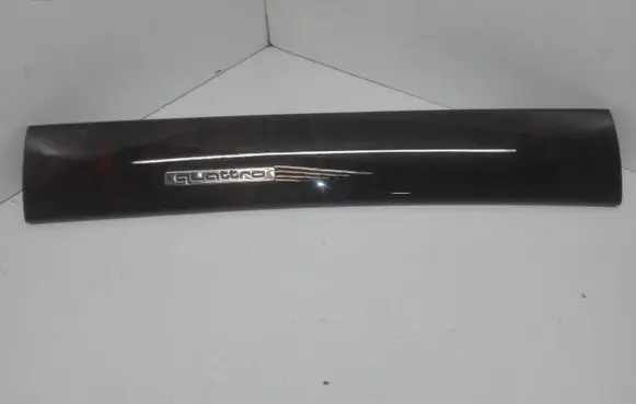Dashboard glove box trim