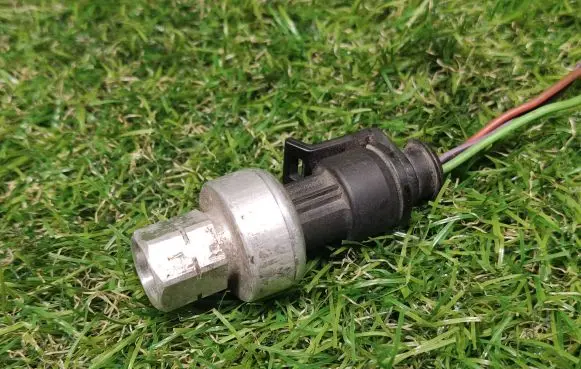 Opel Astra H Air conditioning (A/C) pressure sensor 9131721