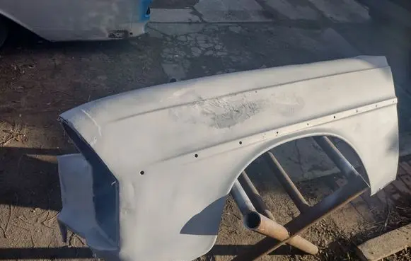 Mercedes-Benz 250 280 W108 Fender