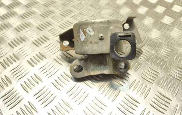 Opel Corsa E Engine mount bracket 13130739