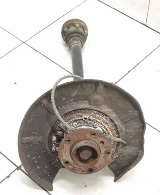 Rear wheel hub spindle/knuckle