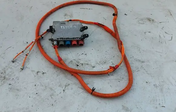 Tesla Model S Voltage converter inverter 1028843-01-C