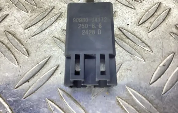 Lexus RX 330 - 350 - 400H Hazard warning light relay 9098004172