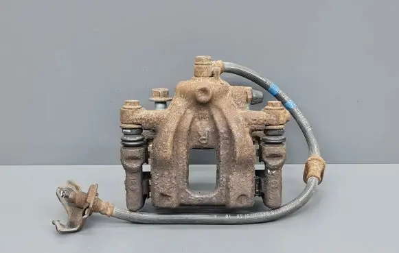 Honda CR-V Rear brake caliper