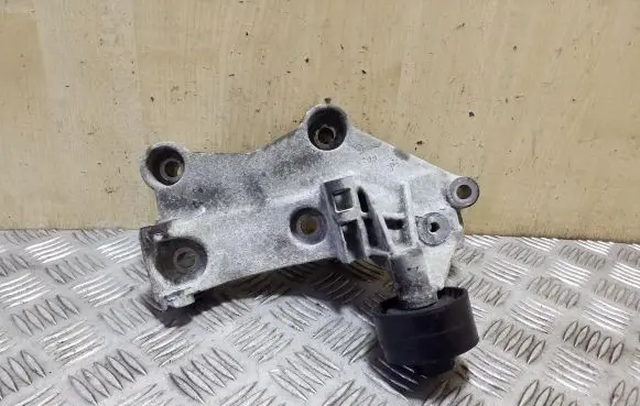 Nissan X-Trail T32 Generator/alternator bracket 117105124R