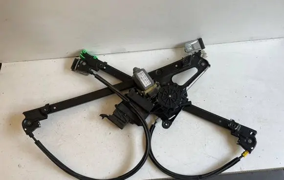 Seat Alhambra (Mk1) Front door window regulator motor tr37m3959802