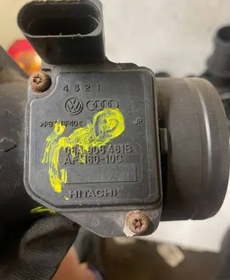 Audi A4 S4 B5 8D Mass air flow meter 06A906461B AFH6010C