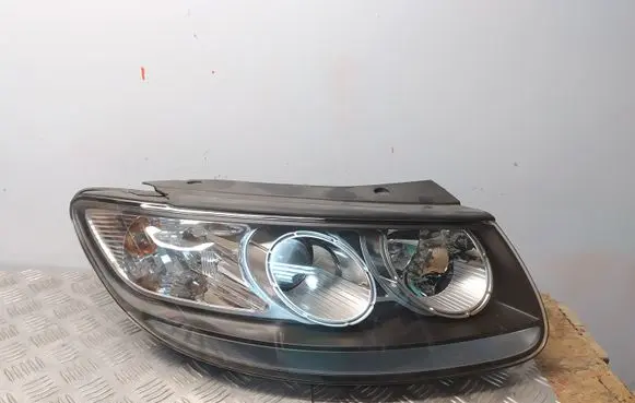 Hyundai Santa Fe Headlight/headlamp 921022B0
