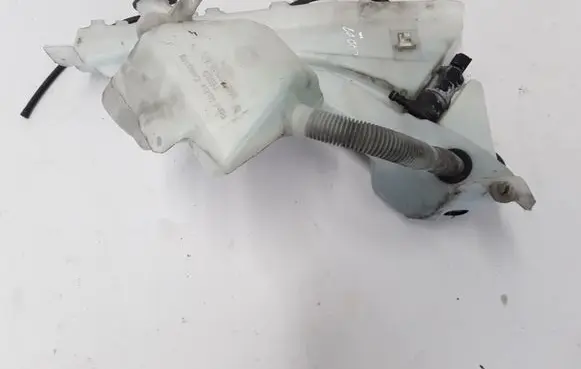 Windshield washer fluid reservoir/tank