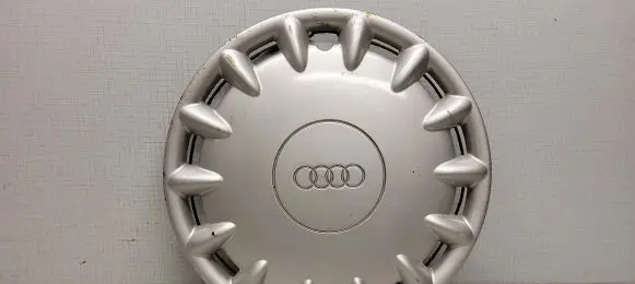 Audi A4 S4 B5 8D R15 wheel hub/cap/trim 8D0601147B