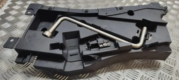 BMW X5 E53 Tool box 8244764