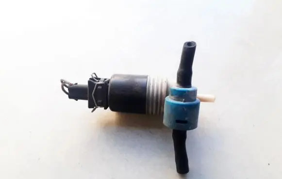 Volkswagen Golf III Windscreen/windshield washer pump