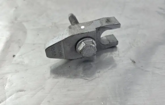 Opel Astra K Fuel Injector clamp holder 85152 1134398