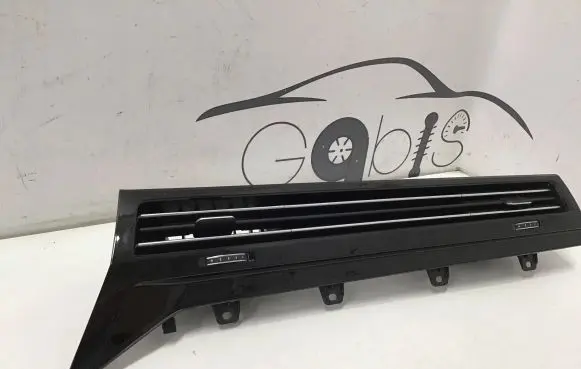 Volkswagen Touareg III Dash center air vent grill 761858416