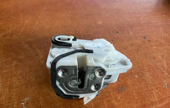 Mazda 6 Front door lock GS8S A0141