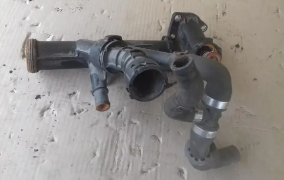 Opel Astra G Thermostat housing 04L121071L