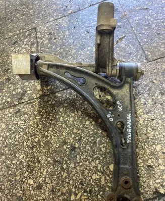 Volkswagen Touran I Front lower control arm/wishbone
